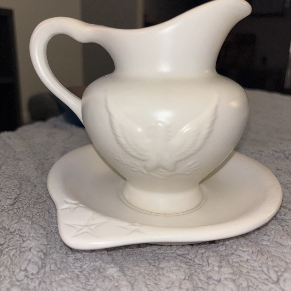HULL F92‎ American Eagle Pitcher And Saucer With Stars Ceramic